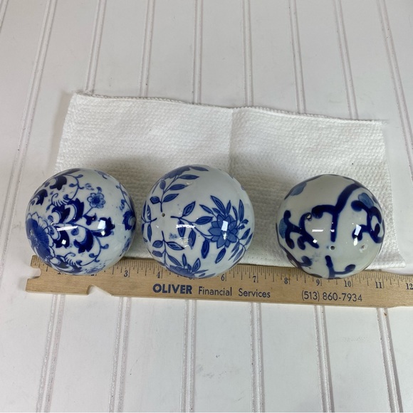 Chinoiserie blue & white 3” ceramic orbs - Picture 2 of 3
